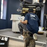 焙煎機設置直後、遊んでもらえる不貞腐れる看板猫の江ノ