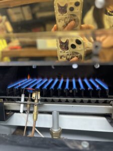 グリルの青い炎