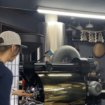 江ノ屋二代目が焙煎しています